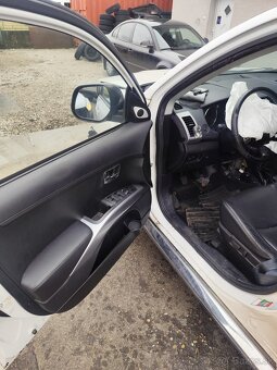 Predám Peugeot 4007 2,2 l. havarovaný. - 7