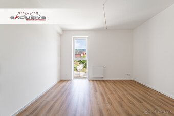 3 IZBOVÝ BYT – TRNKOV, 69 M², PARKOVACIE STÁTIE - 7