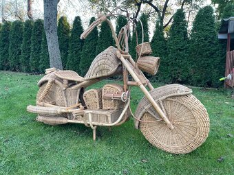 Zberateľská motorka Harley Davidson z ratanu. - 7