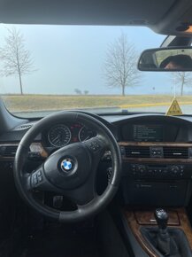 BMW E90 330i SportPaket - 7