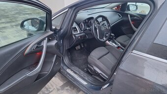 Opel Astra J sportstourer - 7