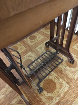 Predám šijací stroj zn.Minerva - 7