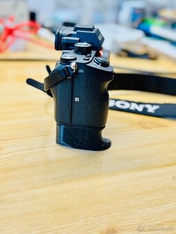 Ergonomický grip pre Sony A7 III - 7