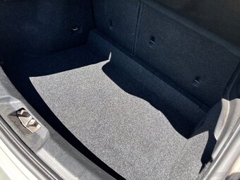 Volvo v40 . 2.0 Diesel - 7