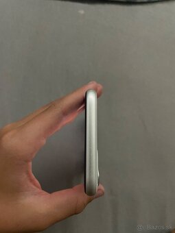 Predám iPhone 11 - 7