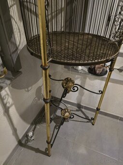 Vintage železná kráľovsky zdobená vtáčia klietka na stojane - 7