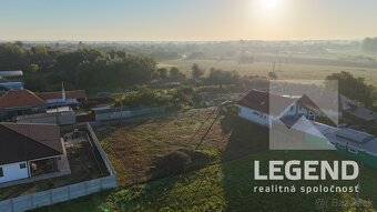 Krásny stavebný pozemok v Nesvadoch 1163 m2, super lokalita, - 7