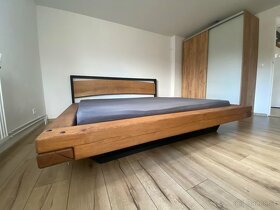 Masívna posteľ z dubových hranolov - 7