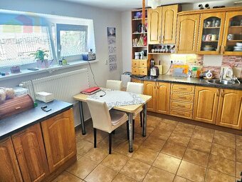 RODINNÝ DOM- VEĽKÉ CHLIEVANY- POZEMOK 1001 m2- 5 IZBOVÝ - 7