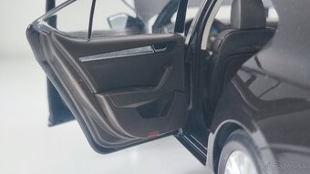 Škoda Superb 1:18 - 7