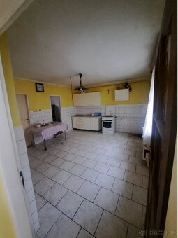 Na predaj rodinný dom v centre Vrábel v tichej uličke - 7