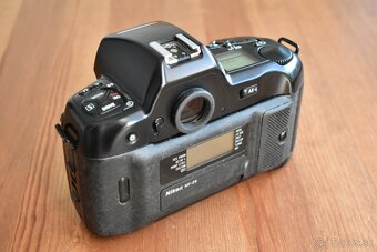 Nikon F90X s dátovou stenou MF-26 a orig strapom - 7