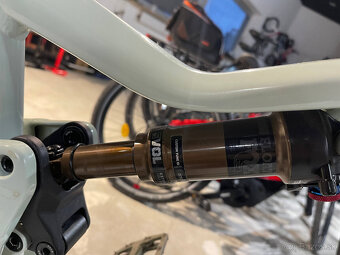 Predám horský bicykel Focus JAM 6.8 (2020/2021) XL - 7