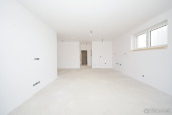 NADŠTANDARDNÝ 5-IZBOVÝ RODINNÝ DVOJDOM S VYSOKÝMI STROPMI - 7