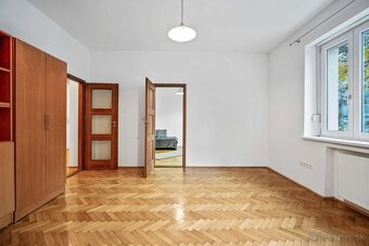NA PREDAJ - Jedinečný staromestský byt - 7