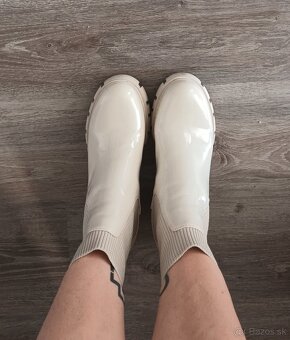 Kremove leskle cizmy velkost 39 Steve Madden - 7