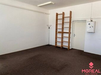 Predaj administratívnej budovy 878 m2 v Senici - 7