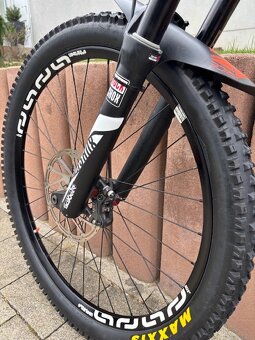 Predám zjazdový bicykel Commencal supreme V4 DH Race - 7