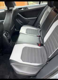 Volkswagen Jetta 2.0TDI 103kw - 7