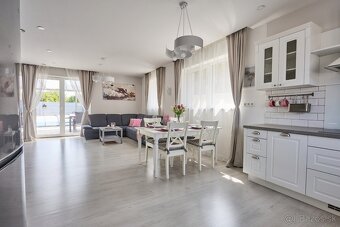 Exkluzívne iba v APEX reality 5i. RD s bazénom v Trnave - 7
