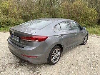 Hyundai Elantra 1.6 CRDi 2017, TOP stav, garážovaná - 7