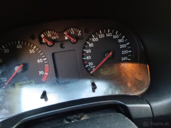 Predám Volkswagen Golf 1.6 Benzin 77 KW - 7