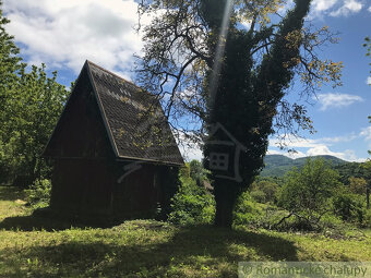 Atraktívny pozemok s chatou a povolením v centre obce – Št - 7