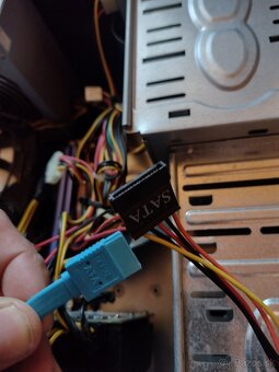 Predám skladaný Pc starší ma procese Intel i7. - 7