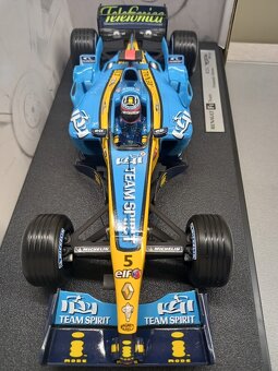 VÝMĚNA / PRODEJ F1 RENAULT R25 2005 ALONSO HOTWHEELS 1:18 - 7