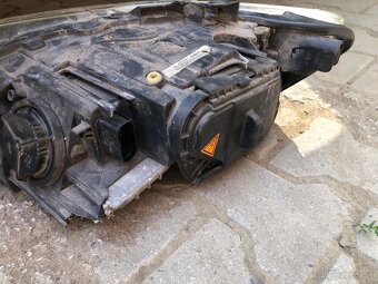 Predám pravý predný svetlomet Audi Q7 (4L) - 7