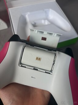 🎮 Xbox Wireless Controller – Deep Pink + Venom Charging Dock - 7