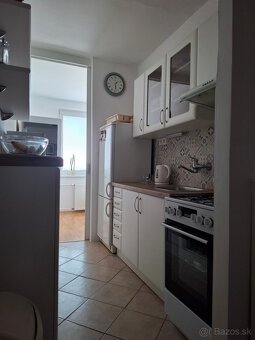 Predám slnečný 3-izbový byt s 2 loggiami - 7