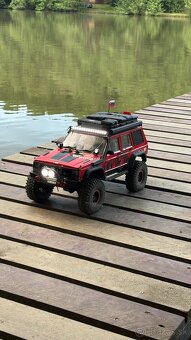 Predám RC model jeep cheroke 1/10 - 7