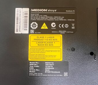 Medion Akoya / Intel i3-6100U / 8GB RAM / 256GB SSD / 17.3" - 7