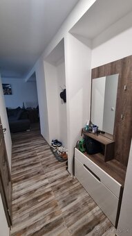 Prenajom - prerobeny 2i byt s balkonom na zaciatku Petrzalky - 7