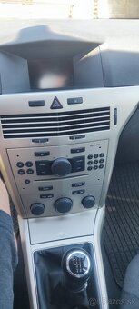 Opel Astra Hatchback 1,4 benzín - 7