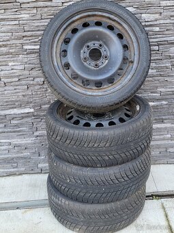 Pneu Bmw 225/50 R17 - 7