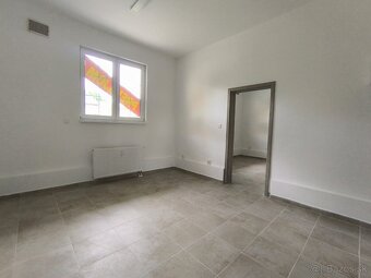 Priestor vhodný pre dve ambulancie na predaj v centre obce - 7