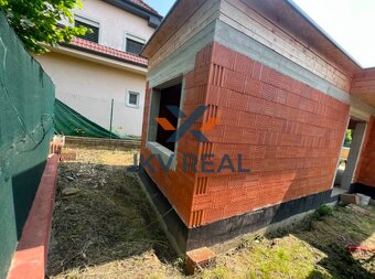 Na predaj dom - hrubá tehlova stavba v Podunajských Biskupic - 7