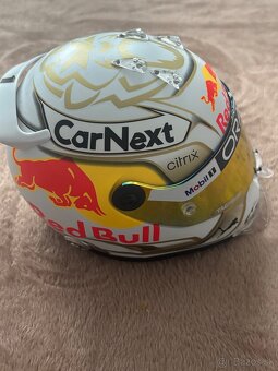 Max Verstappen 1:2 Schuberth replika prilby (Oracle Red Bull - 7