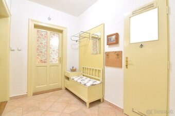 Veľký 2-izbový byt vo vintage štýle s pivnicou,centrum Nitry - 7