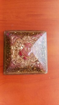 Pyramída orgonit + labuť z mienrálu - 7