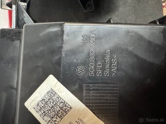 Šuflíky pod predné sedačky golf7 - 7