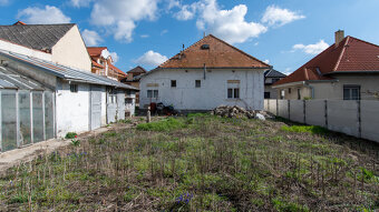 Starší rodinný dom s ideálnym pozemkom v pokojnej rodinnej o - 7