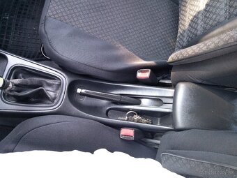 Nissan almera N16 Ročnik 2006 - 7