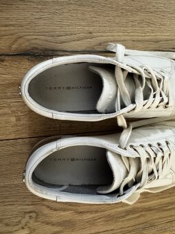 Dámske tenisky Tommy Hilfiger biele - 7