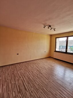 Veľkorysý dom Hosťovce - 7