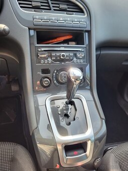 Peugeot 5008 2.0L HDi FAP BVA6 Automat 7 miestne - 7