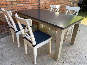 Masívny jedálenský stôl a 4 jedálenské stoličky - 7