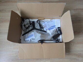 Samsung C24F396 - prasknuty display - 7